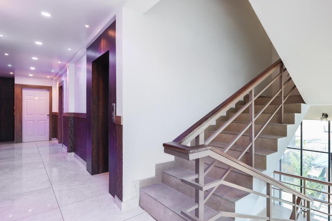 Hotel Capital O 71307 Feathers Kochi Exterior foto