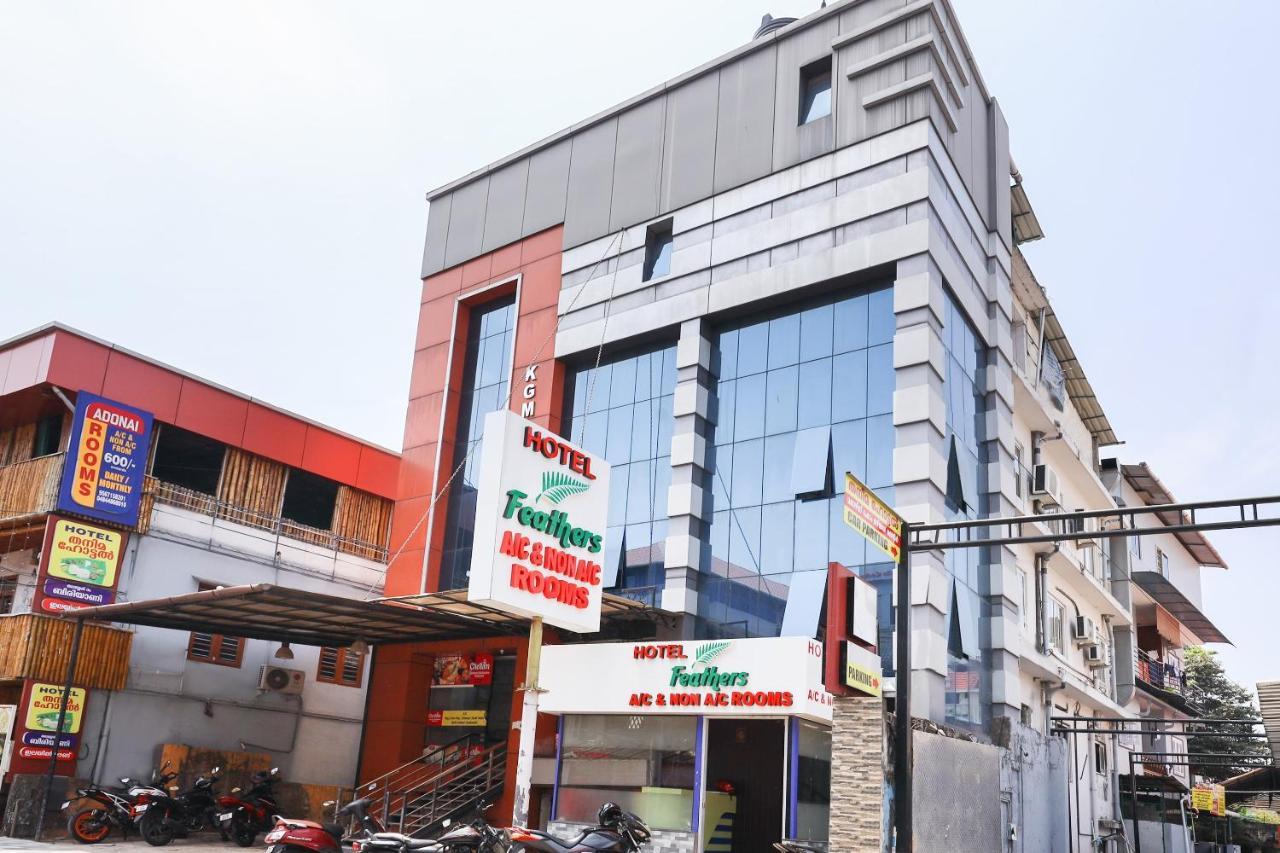 Hotel Capital O 71307 Feathers Kochi Exterior foto