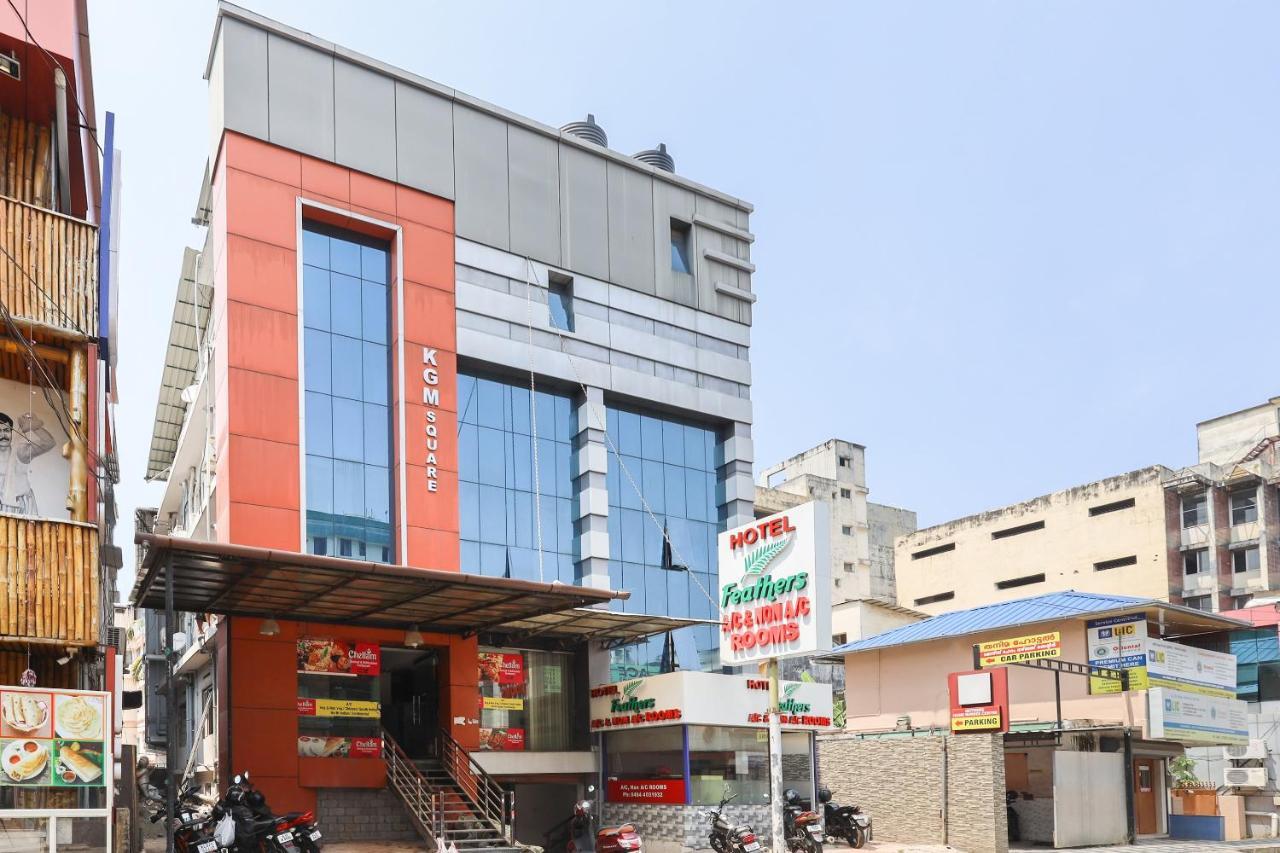 Hotel Capital O 71307 Feathers Kochi Exterior foto