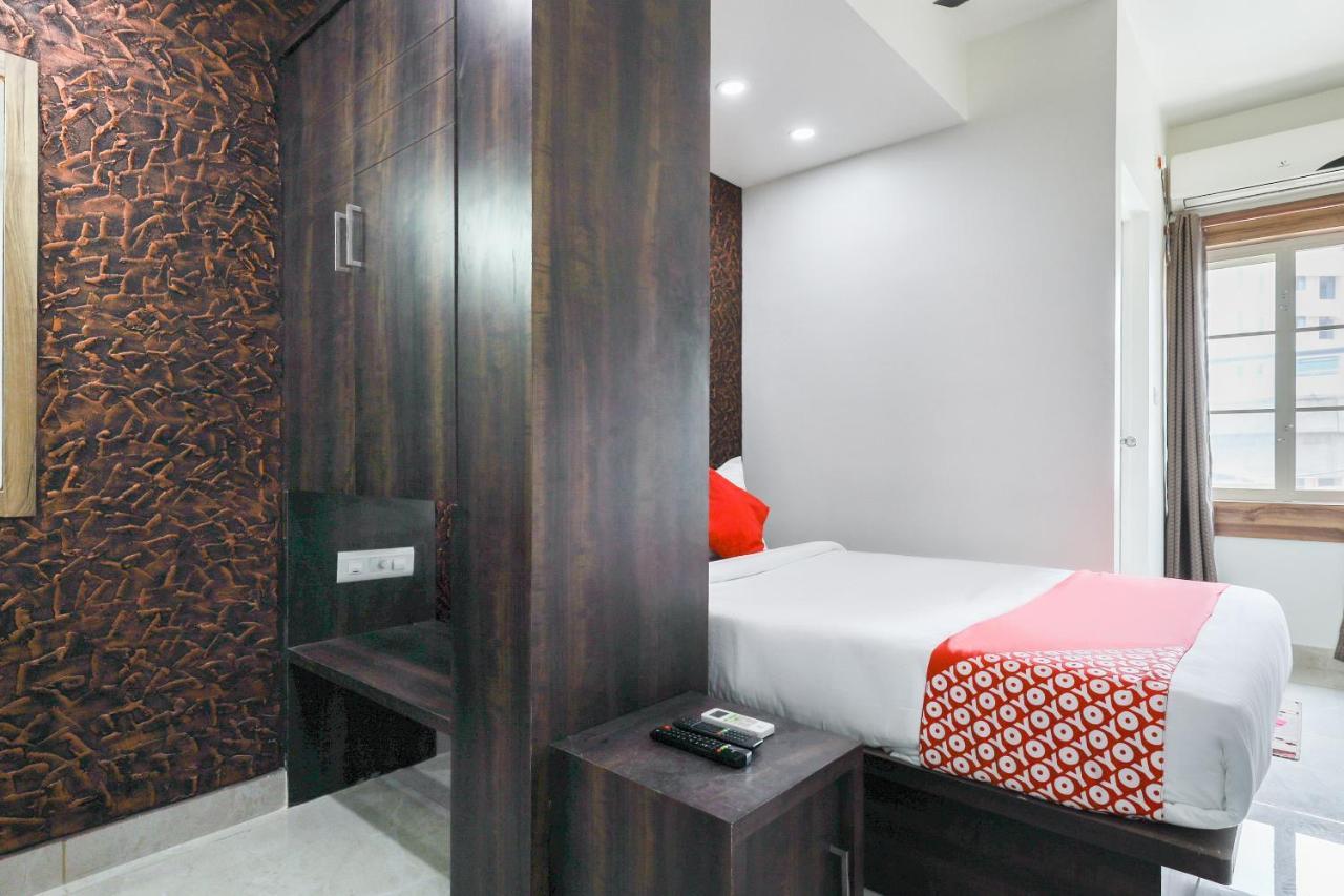 Hotel Capital O 71307 Feathers Kochi Exterior foto