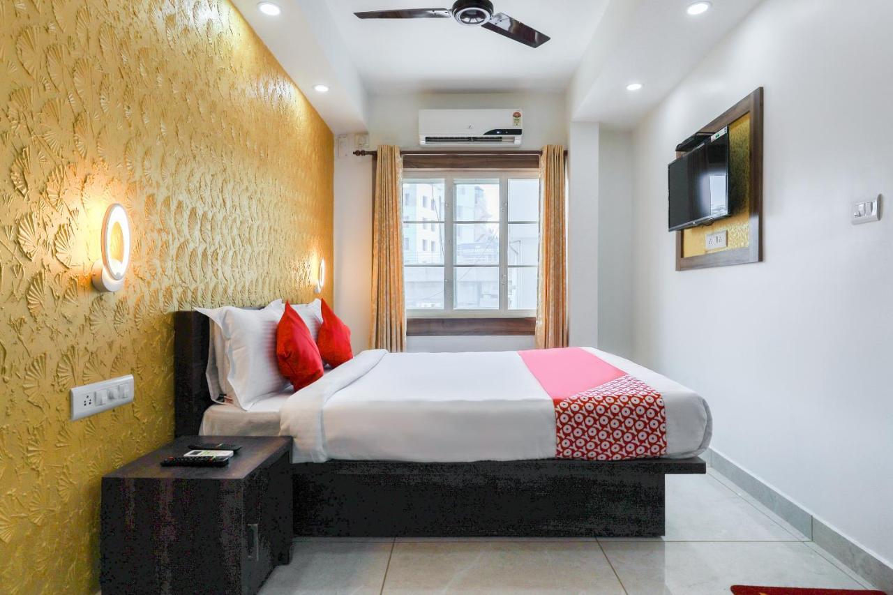 Hotel Capital O 71307 Feathers Kochi Exterior foto