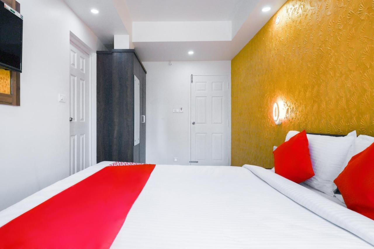 Hotel Capital O 71307 Feathers Kochi Exterior foto