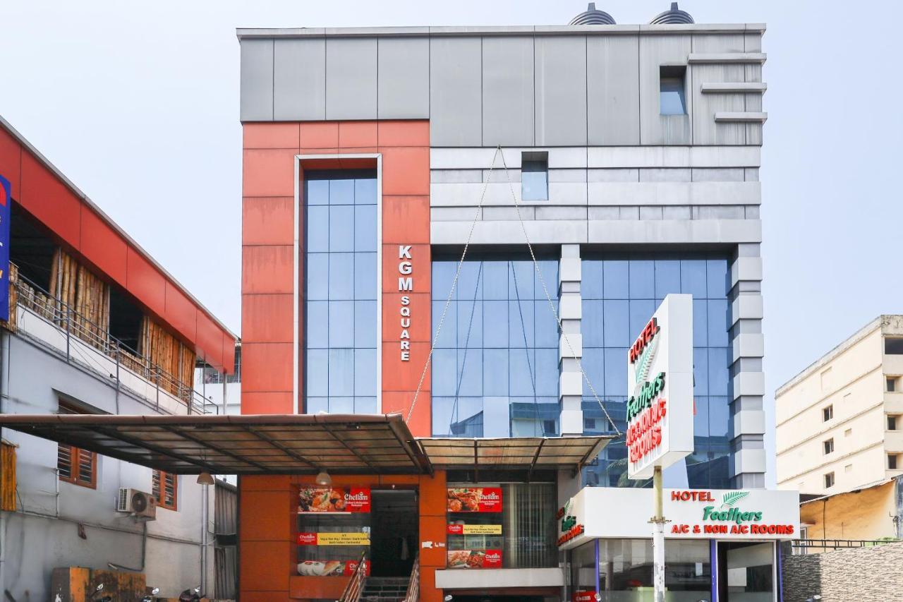 Hotel Capital O 71307 Feathers Kochi Exterior foto