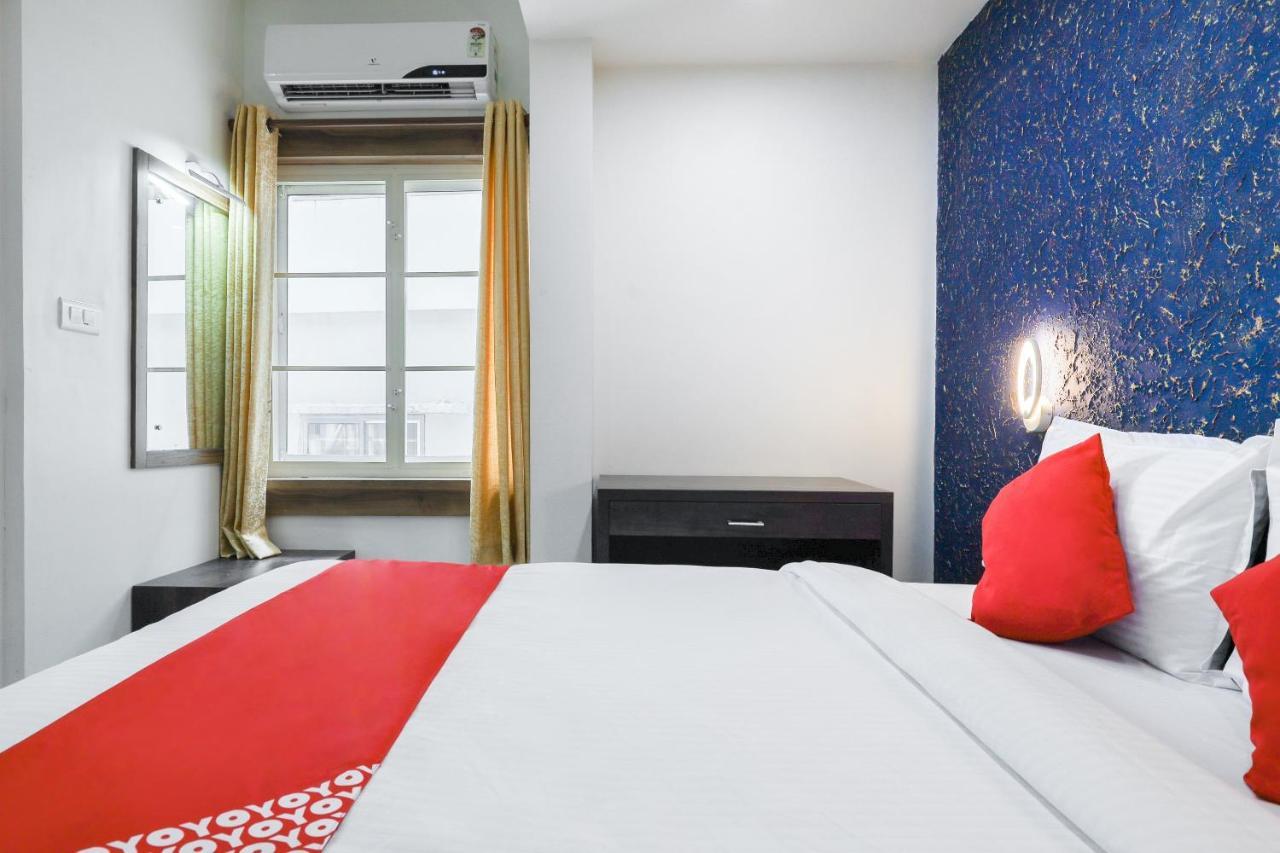 Hotel Capital O 71307 Feathers Kochi Exterior foto